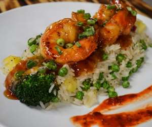 Spicy Honey Garlic Shrimp Stir Fry - Jumbo Shrimp / Green Peas / Broccoli / Pineapple / Fried Rice / Scallions